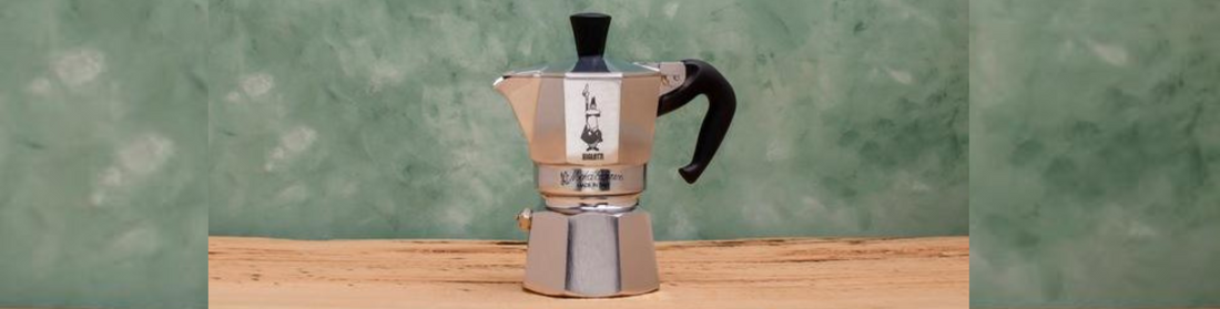 Préparer le Café avec Cafetière Italienne