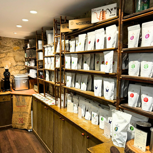 L'intérieur de la boutique de café de spécialités
