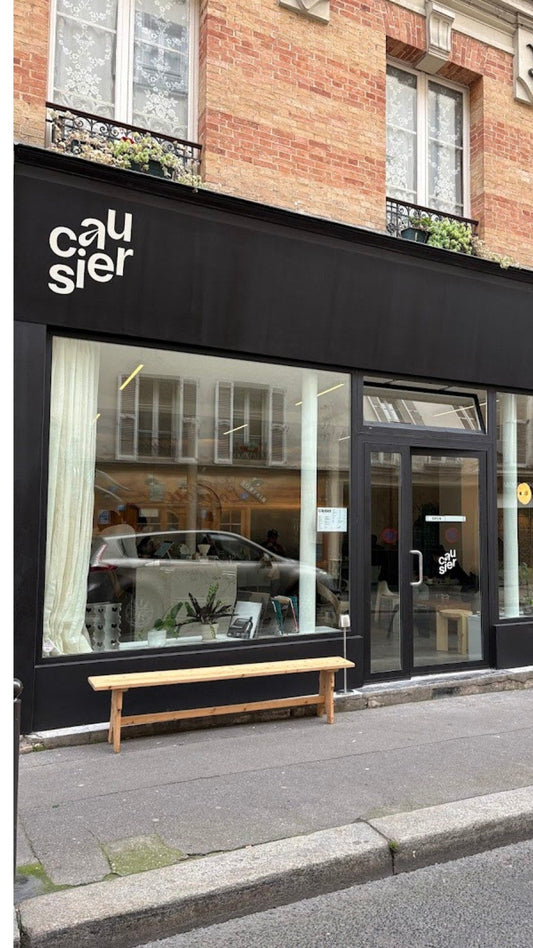 Devanture noire de Causier, 50 Rue de Montreuil à Paris 11e